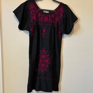 Nativa Traditional Mexican Dress. Black with Magenta Embroidery. Size Medium